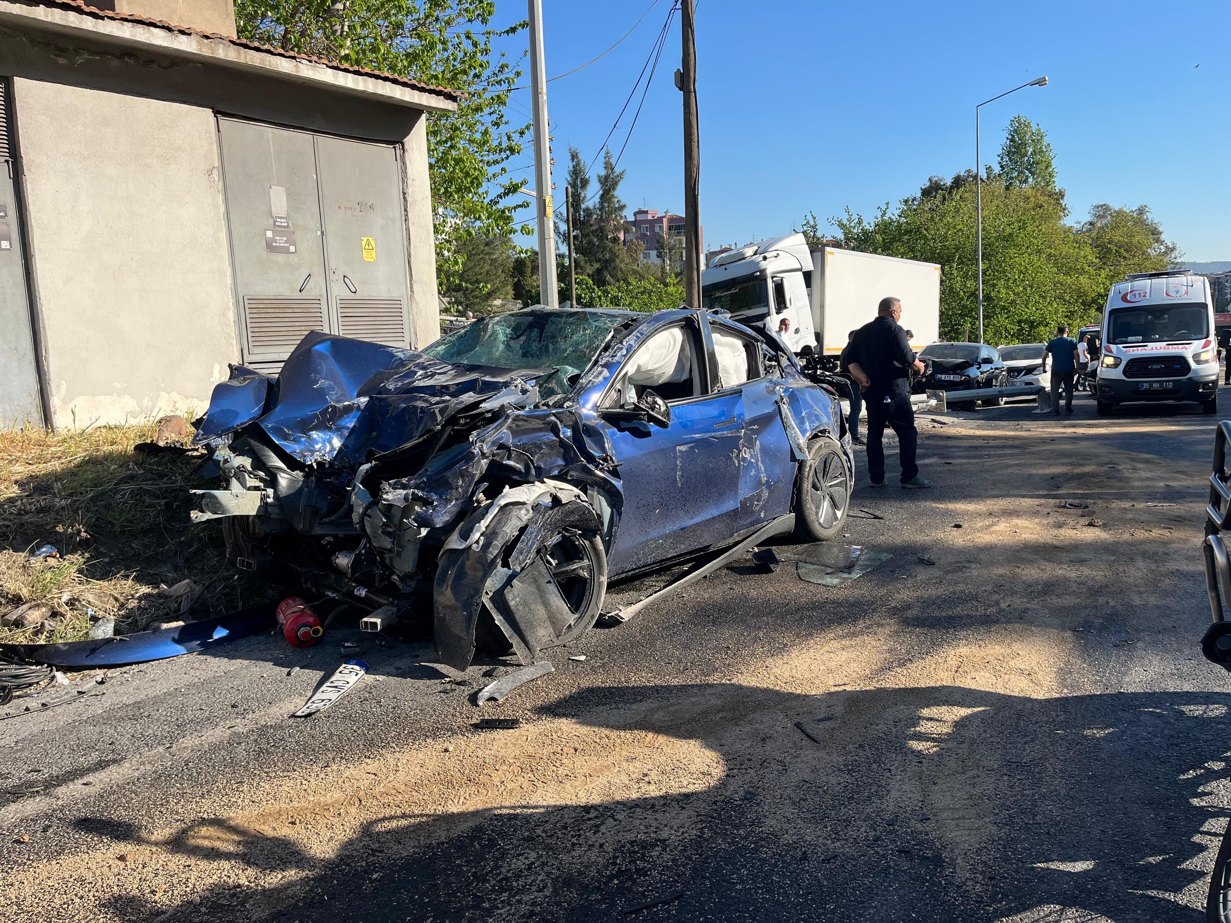 İzmir Bornova’da Freni Patlayan Tırın (6)