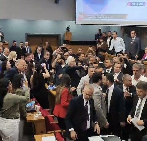 İzmir Büyükşehir Meclisi’nde Faaliyet Raporu Görüşmeleri Gergin Geçti (2)