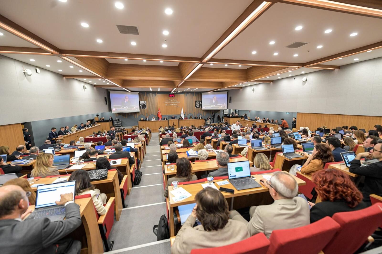 İzmir Büyükşehir Ve Eshot 2025 Faaliyet Raporları Kabul Edildi (2)