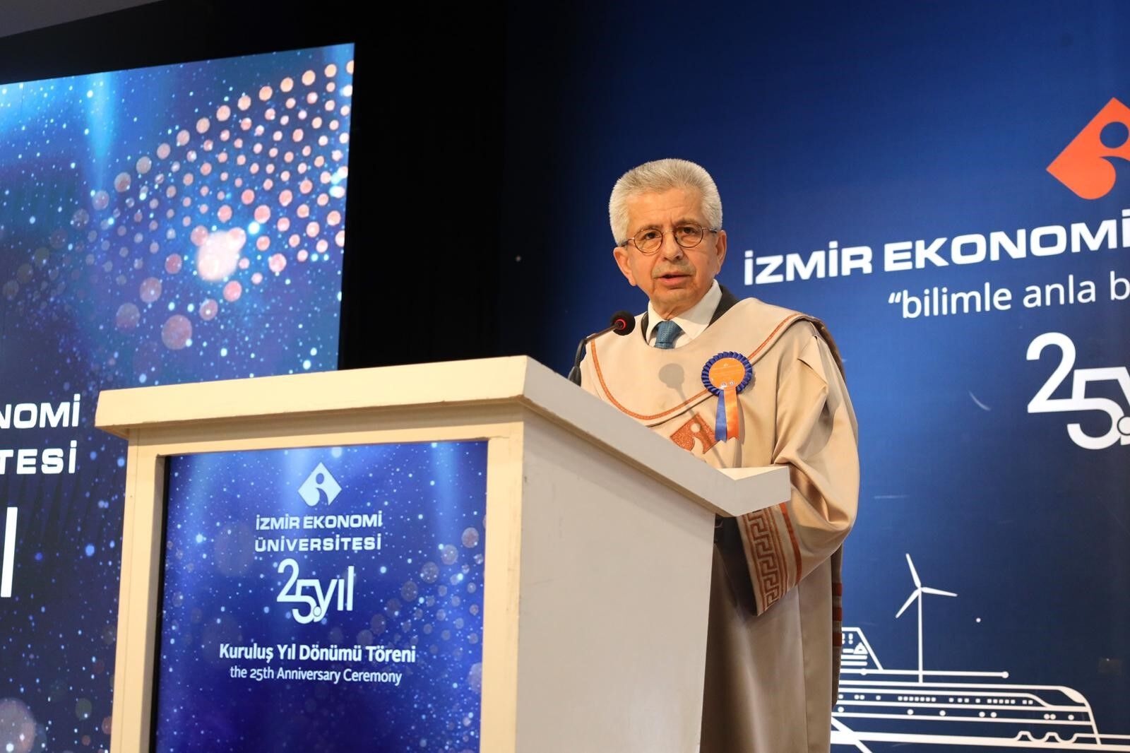 İzmir Ekonomi Üniversitesi 25. Yılını Coşkulu Törenle Kutladı. Tüm Detaylarıyla Haberimizde.. (4)