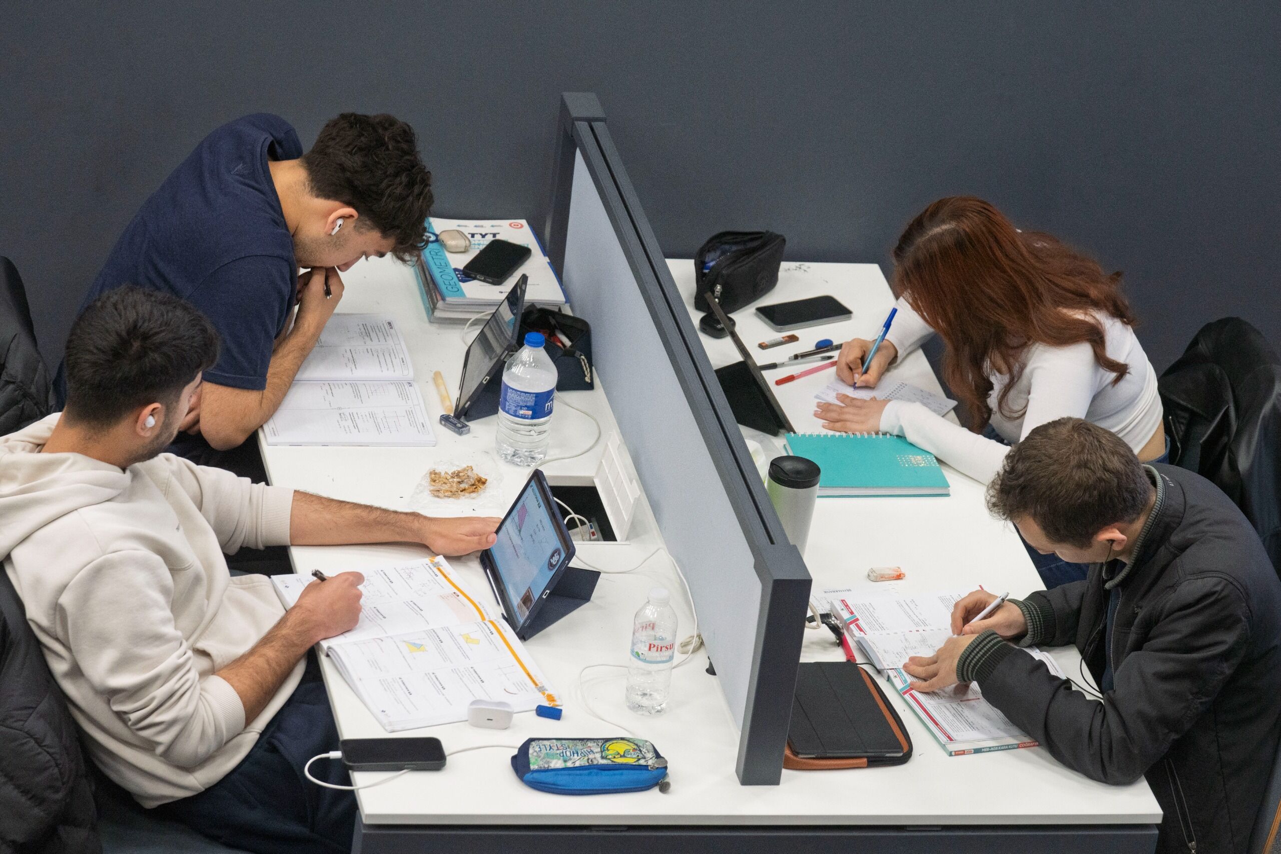 İzmir Kütüphaneleri Gençler Için Cazibe Merkezi Oldu (1)