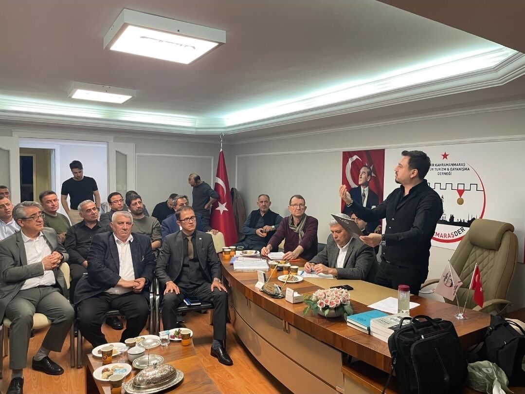 İzmir Maraşder’de Safa Narlı Yeniden Başkan Seçildi (3)