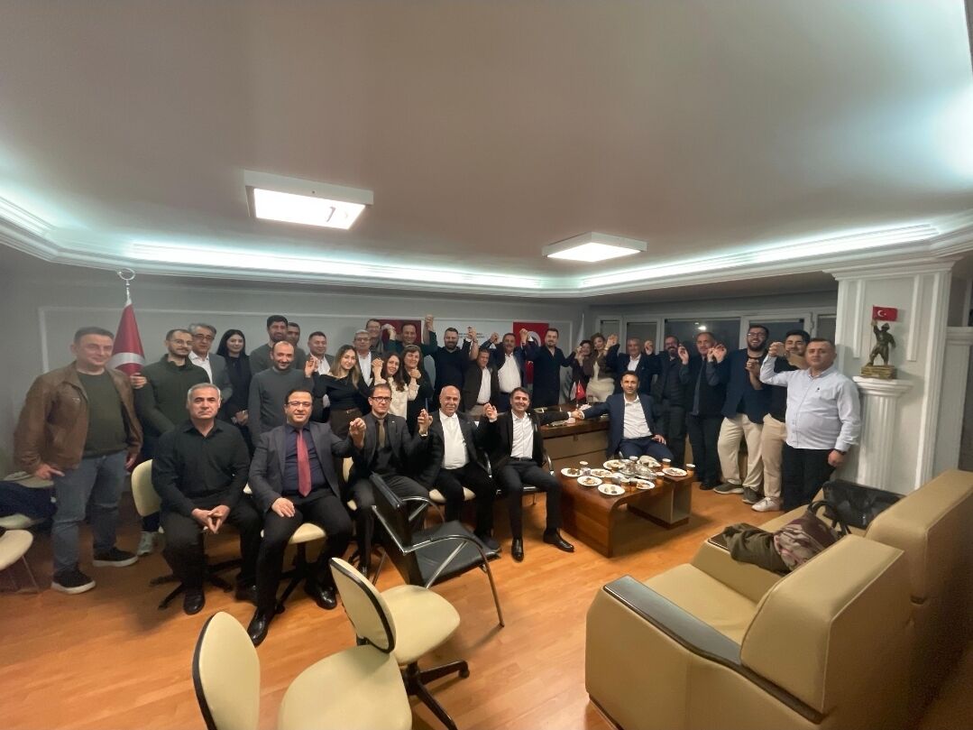 İzmir Maraşder’de Safa Narlı Yeniden Başkan Seçildi (4)