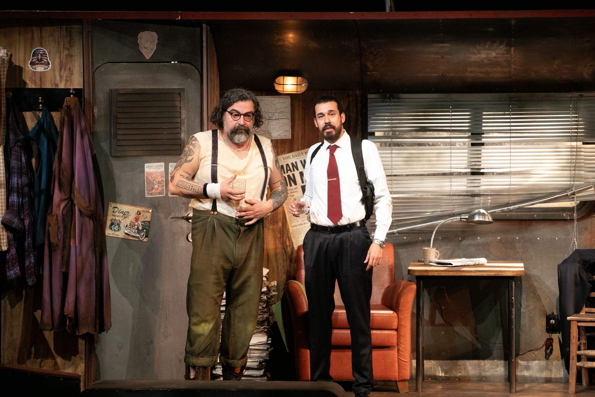 İzmir Şehir Tiyatroları’nın Yeni Oyunu “Halktan Biri” Prömiyer Yaptı. Oyun, Nisan Sonu Ve Mayıs Başında Belirlenen Tarihlerde Sahnelenecek (6)