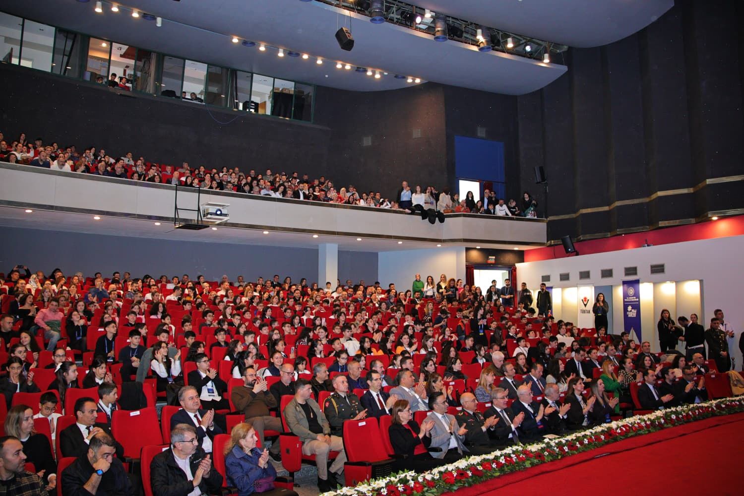 İzmir’de Düzenlenen Tübi̇tak 2204 B Ortaokul Öğrencileri Araştırma Projeleri Yarışması Bölge Aşaması Ödül Töreniyle Tamamlandı, Projeler Türkiye Finaline Yükseldi (3)