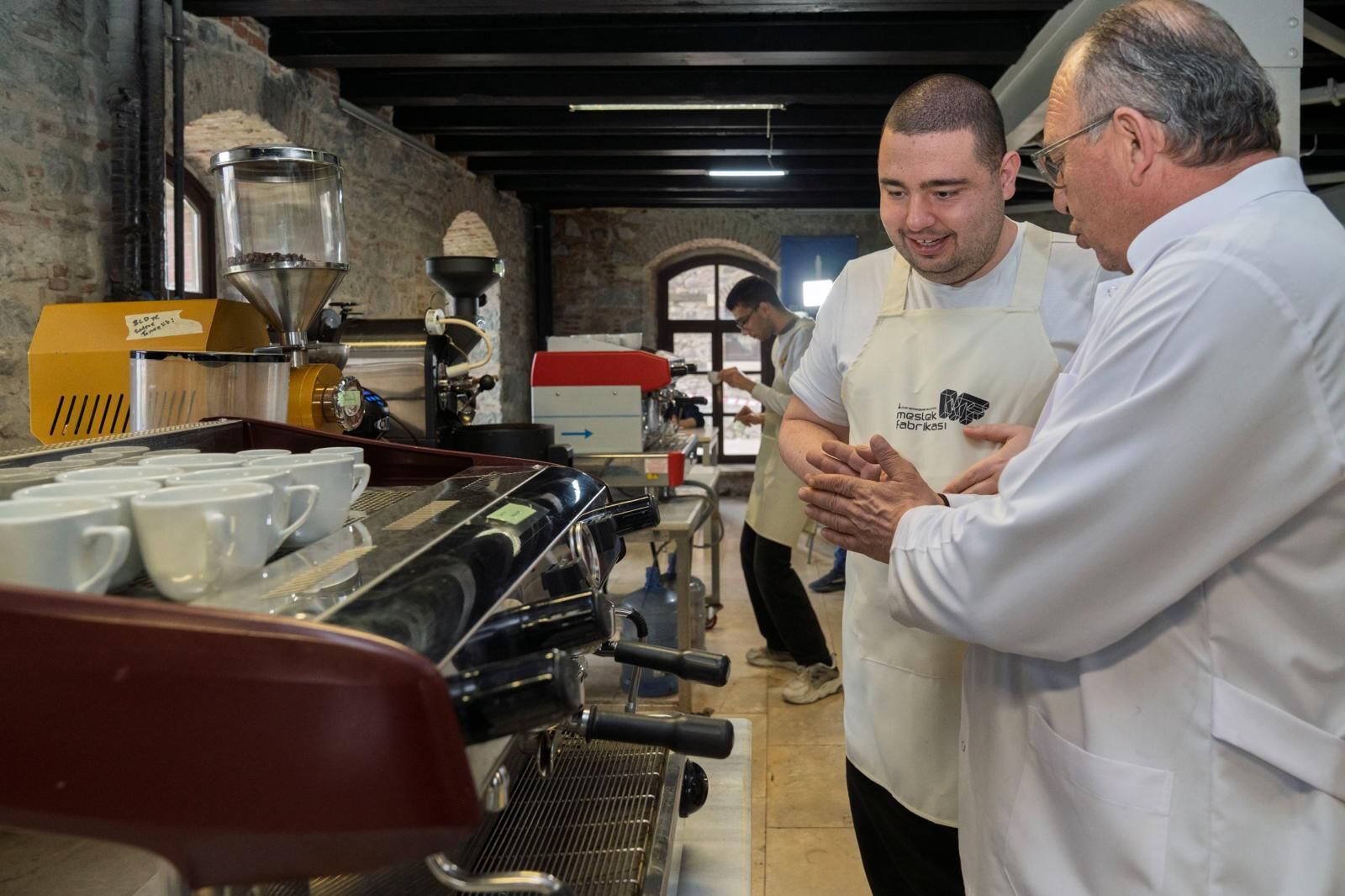 İzmir’de Otizmli Gençler, Meslek Fabrikası Barista Kursuyla Mesleki Becerilerini Geliştiriyor. Eğitim Sonrası Istihdam Desteği Sağlanması Hedefleniyor (4)