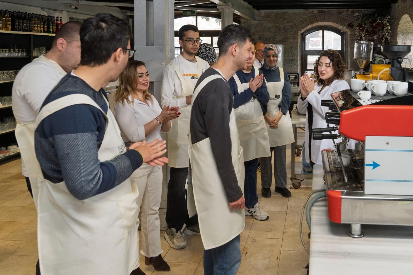 İzmir’de Otizmli Gençler, Meslek Fabrikası Barista Kursuyla Mesleki Becerilerini Geliştiriyor. Eğitim Sonrası Istihdam Desteği Sağlanması Hedefleniyor (5)
