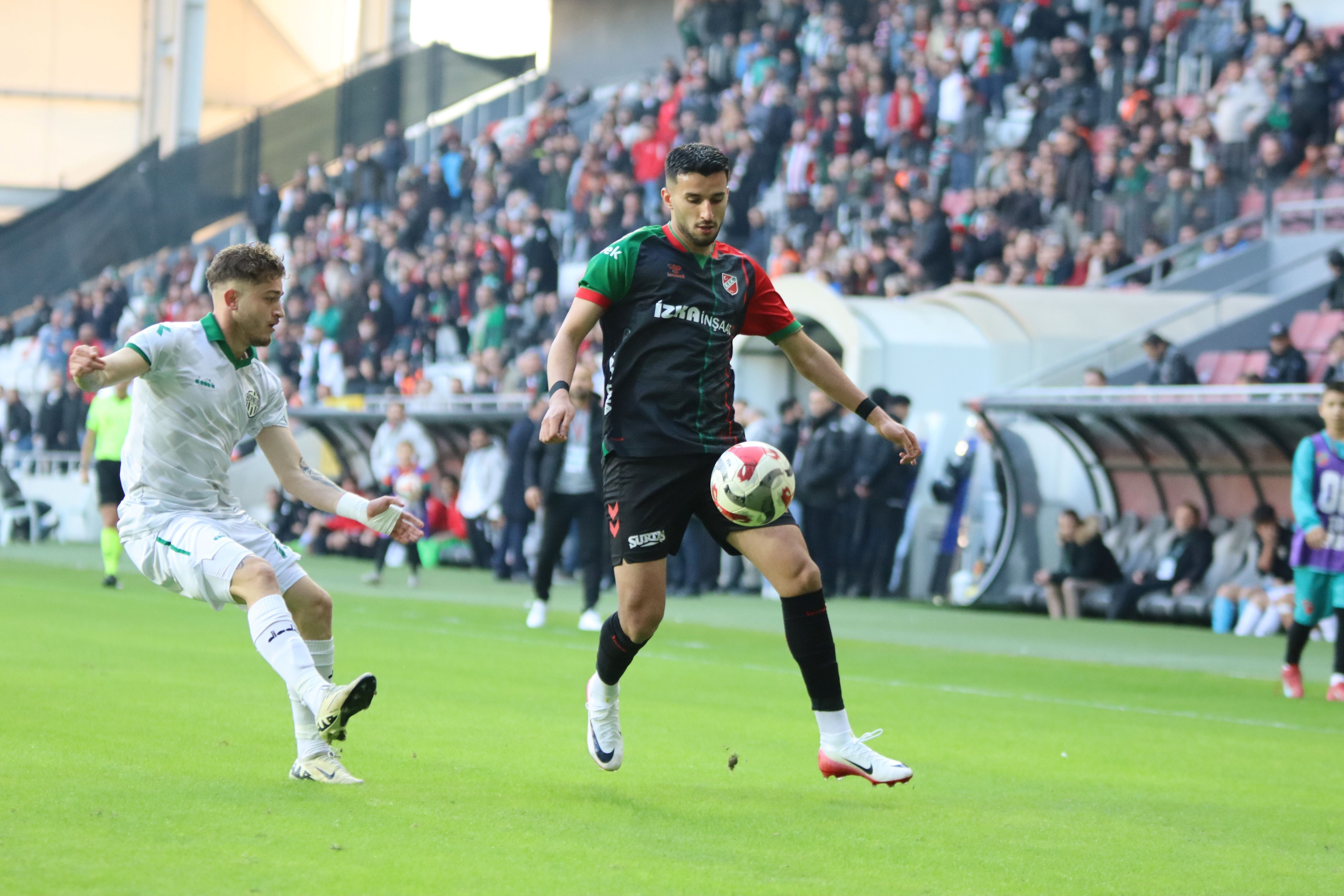 İzmir’i Heyecanlandıran Karşılaşma Bornova 1877 Ile Karşıyaka Kritik Maçta Karşı Karşıya (2)