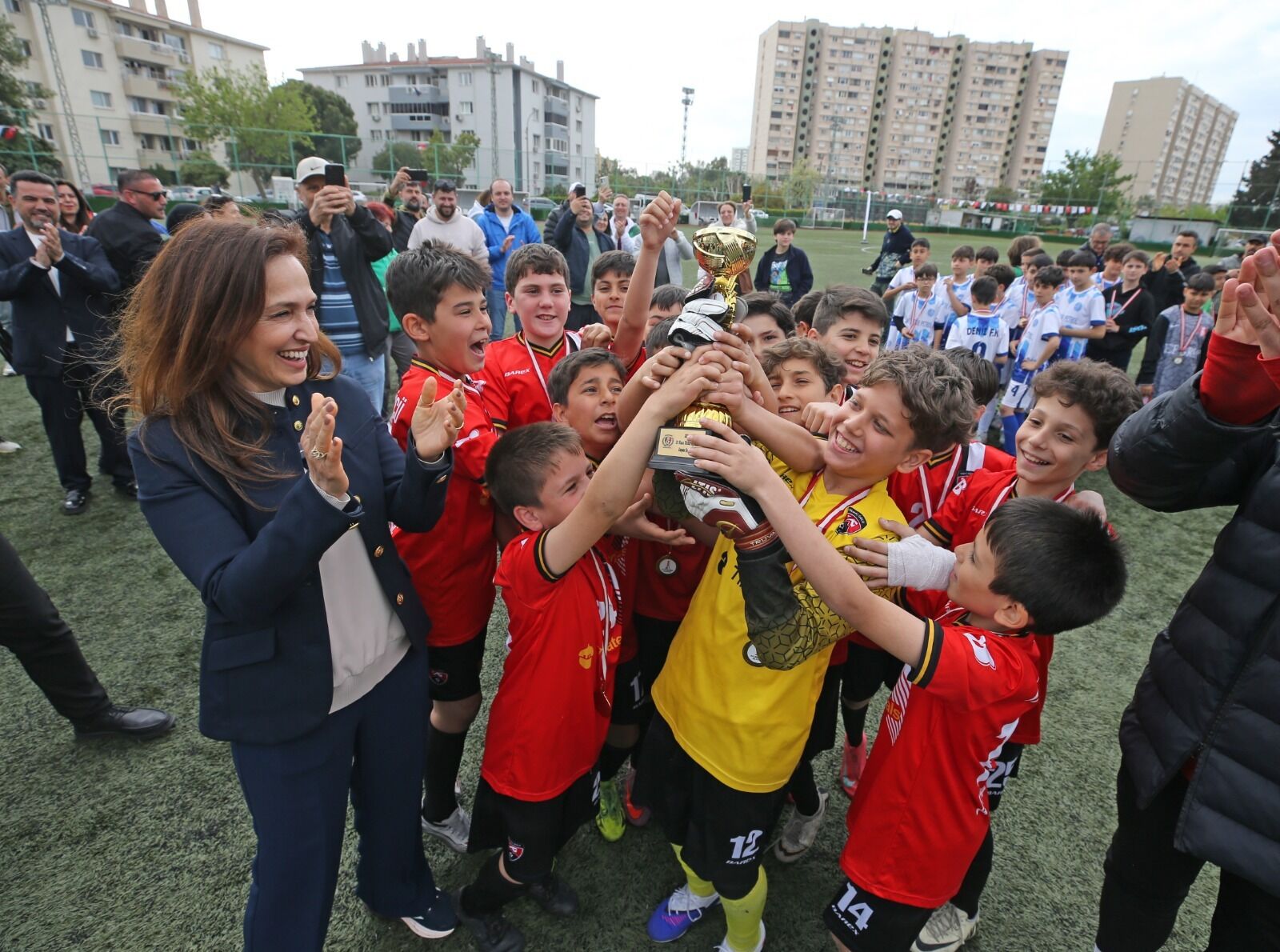 Karşıyaka’da 23 Nisan Kutlamaları Spor Ve Etkinliklerle Yapıldı (4)