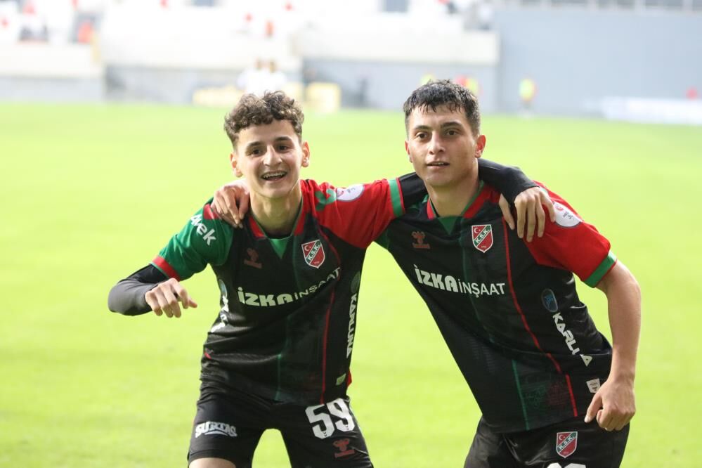 Karşıyaka'nın 20 Yaşındaki Yıldızı Berat Şahin Parlıyor