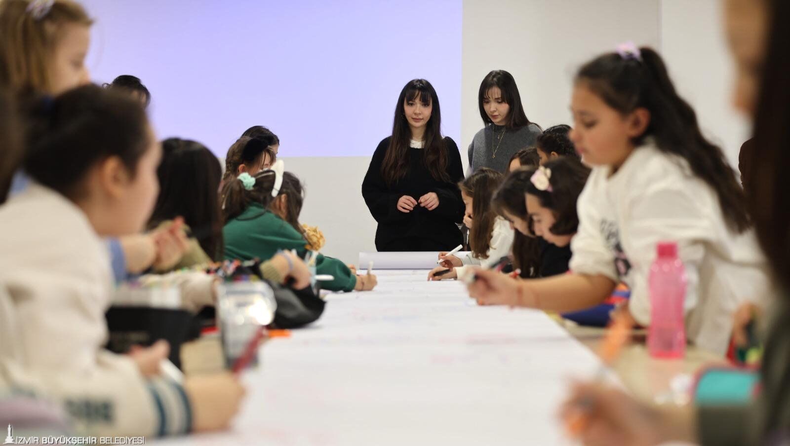 Kendileri Küçük, Hayalleri Büyük