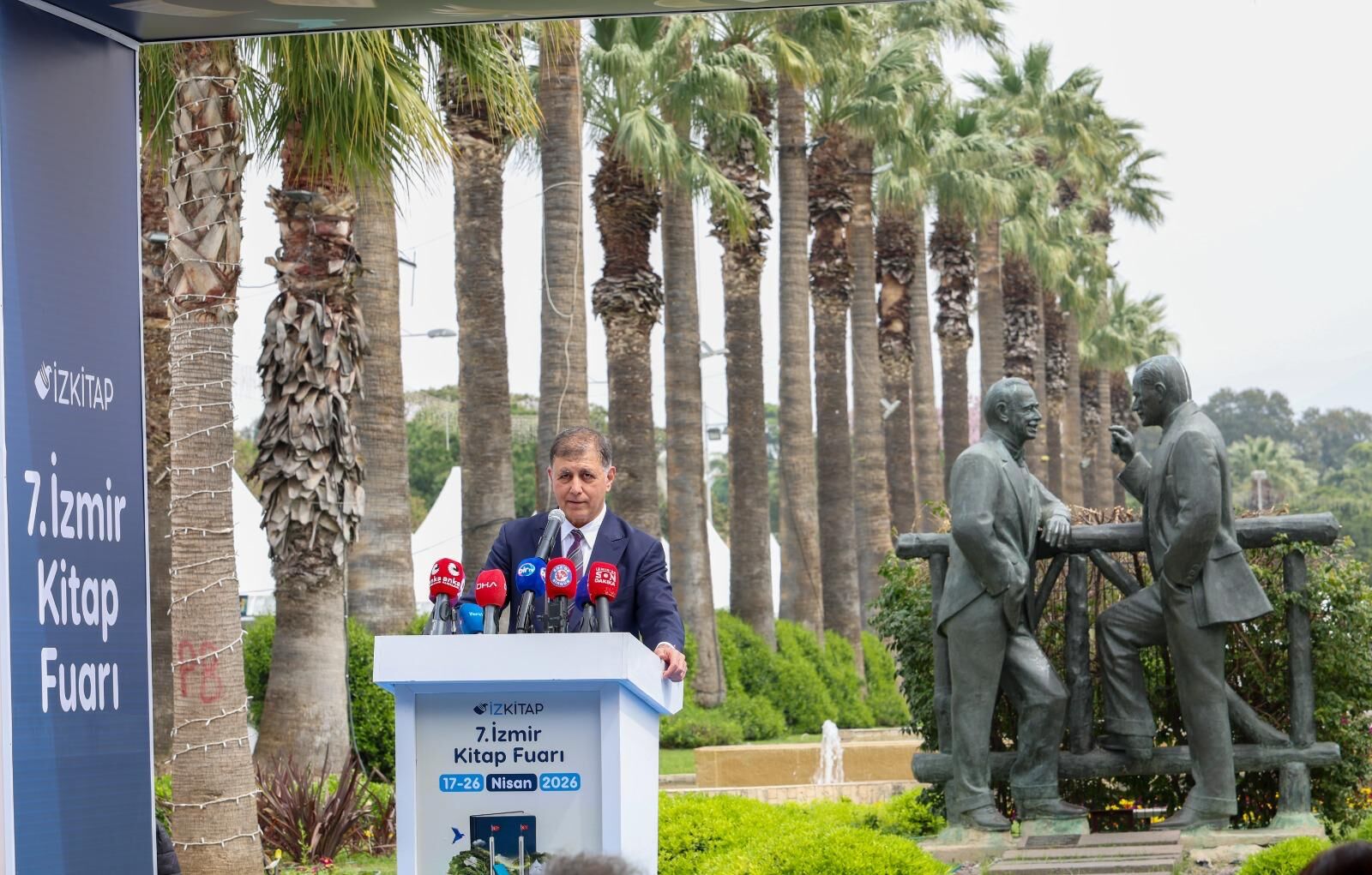 Kentin Geçmişi Ve Kültürü İzmir Kitap Fuarı'nda Okurlarla Buluşuyor (9)