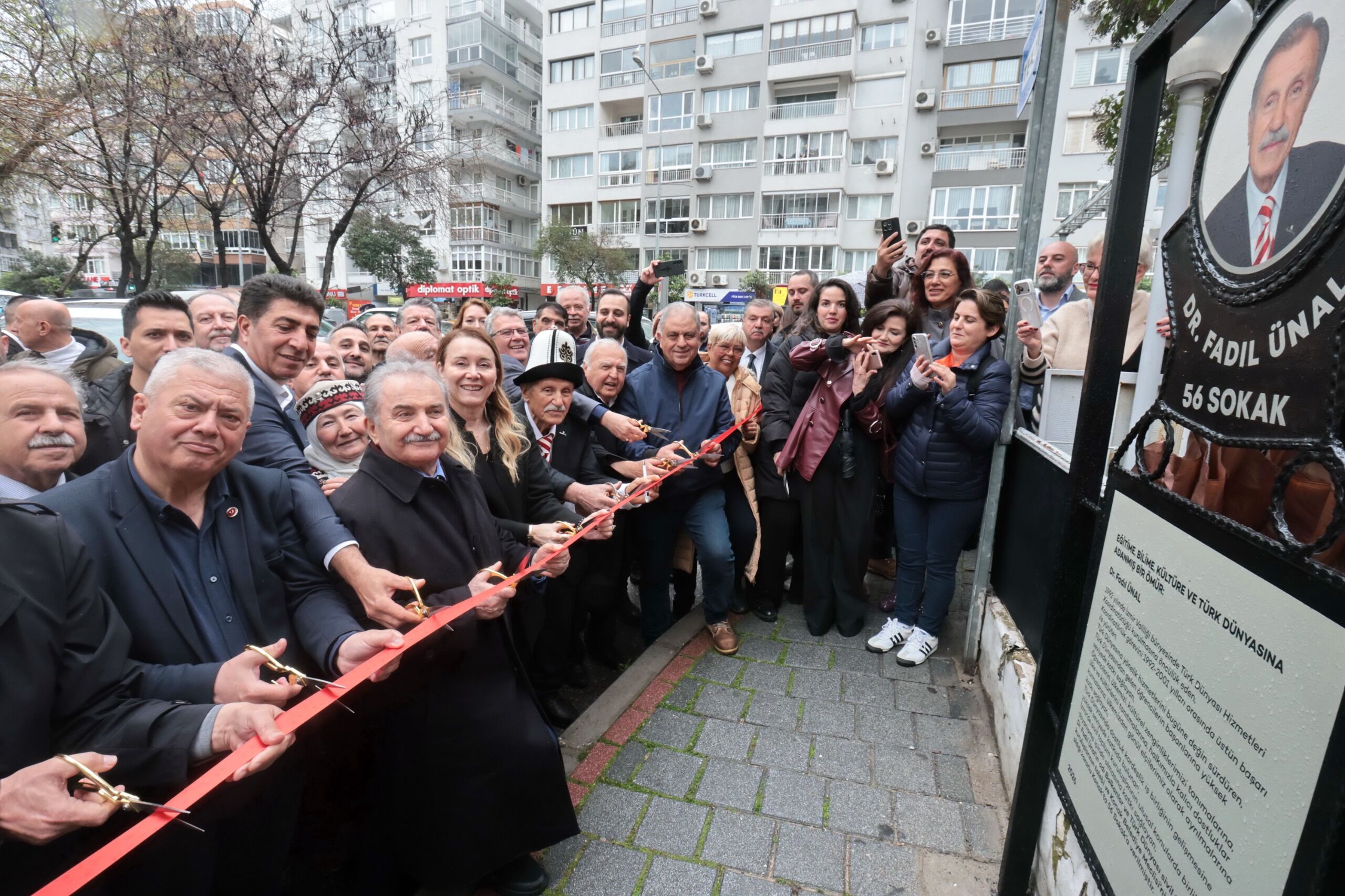 Konak’tan Vefa Örneği Dr. Fadıl Ünal’ın Adı Güzelyalı’da Ölümsüzleşti (2)