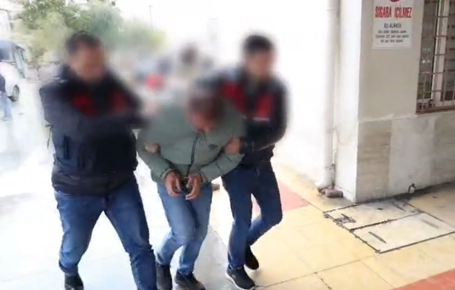 Kuşadası'nda Zehir Tacirlerine Operasyon (1)