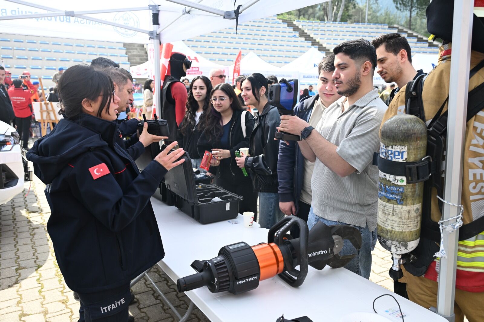Manisa Büyükşehir’den “Afetlerde İnsan Olmak” Sempozyumuna Destek (3)
