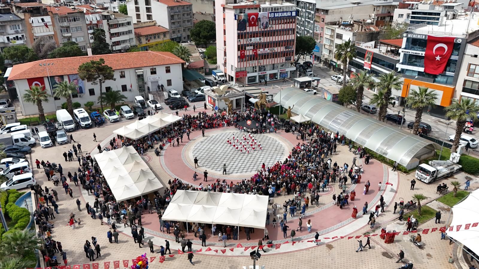 Menemen’de 23 Nisan Kutlaması Cumhuriyet Meydanı’nda Gerçekleşti (1)