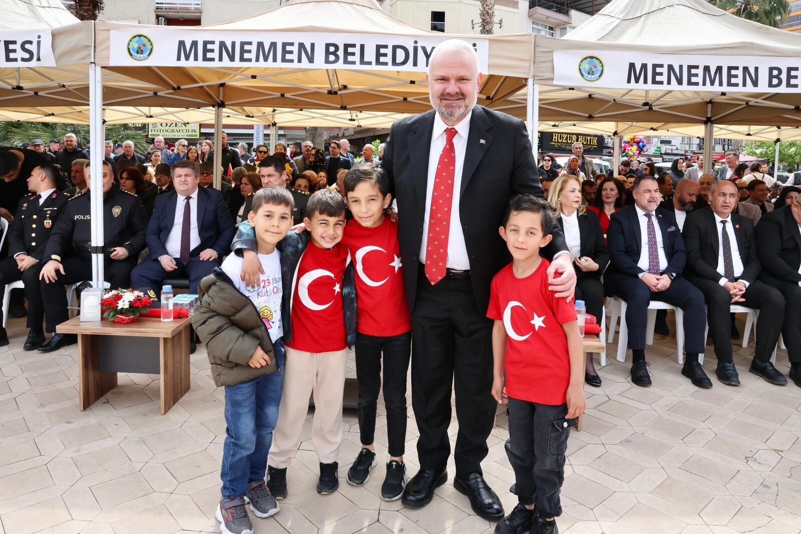 Menemen’de 23 Nisan Kutlaması Cumhuriyet Meydanı’nda Gerçekleşti (6)