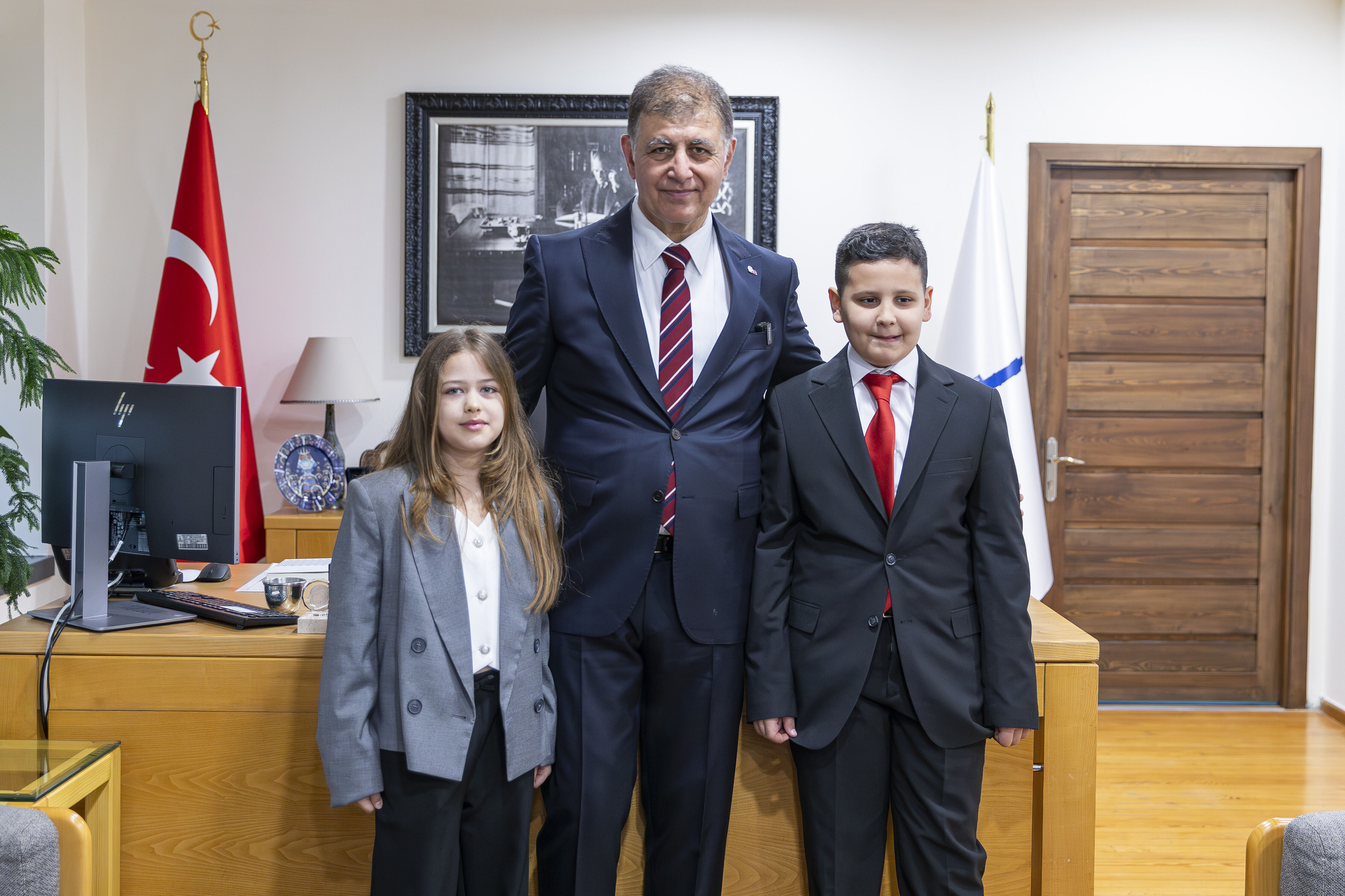 Meryem Ve Aras’tan 23 Nisan’da Güvenli Gelecek Mesajı (2)