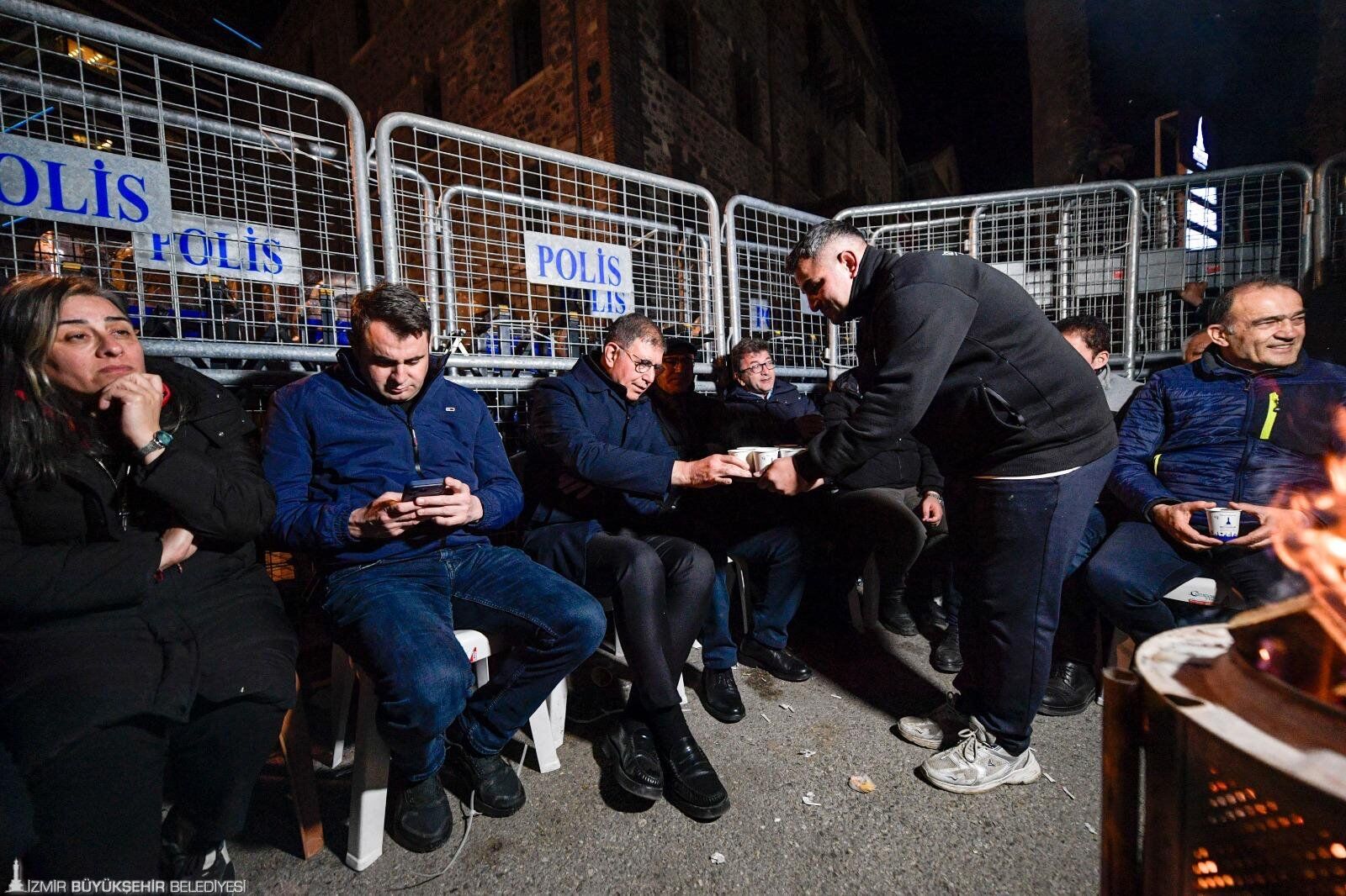 Meslek Fabrikası Önünde Gece Nöbeti