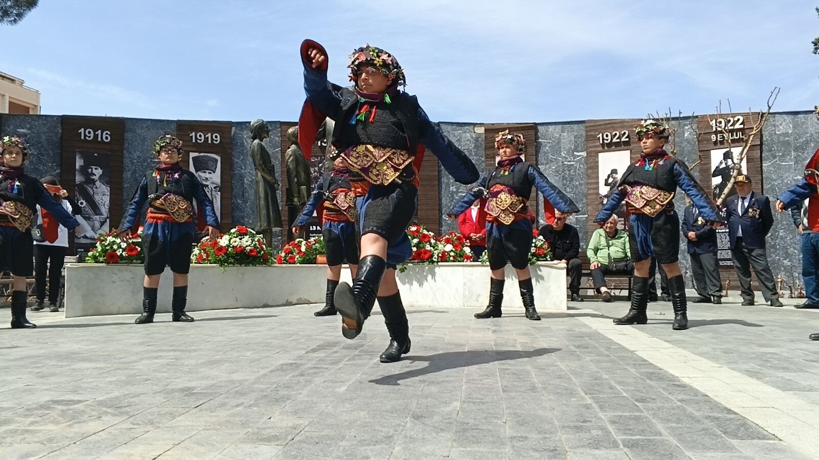 Mustafa Kemal Atatürk’ün 13 Nisan 1934’Te Aliağa’ya Gelişinin 92’Nci Yıl Dönümü, Düzenlenen Törenlerle Anıldı (2)