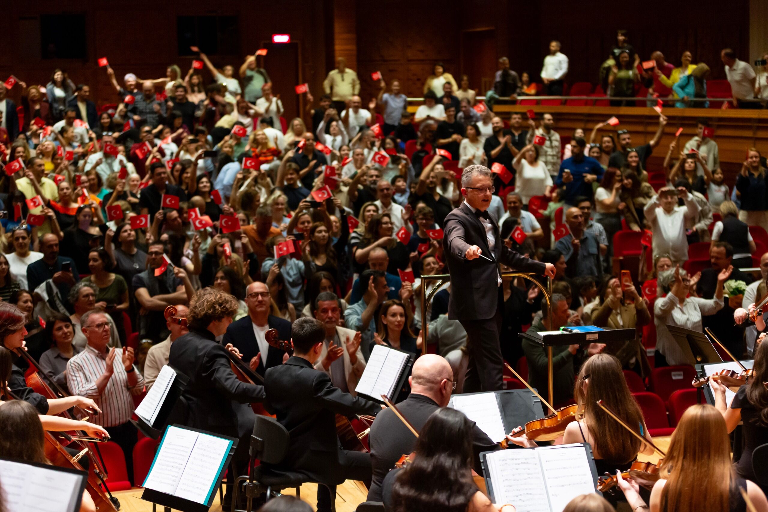Narlıdere Belediyesi Çocuk Senfoni Orkestrası, Aassm’de 23 Nisan’da Verdiği Konserde 80 Kişilik Kadrosuyla Klasik Eserler, Film Müzikleri Ve Marşlar Seslendirdi (4)