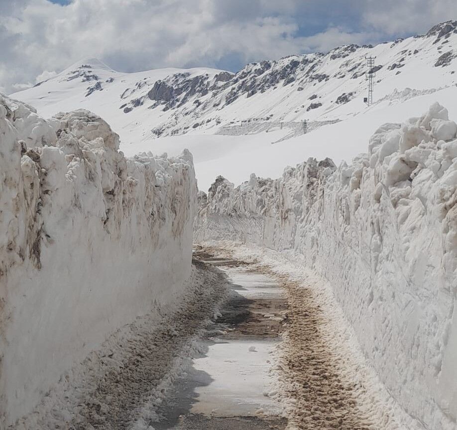 Nemrut Dağı’nda Kar Kalınlığı 5 Metreye Ulaştı (1)-1