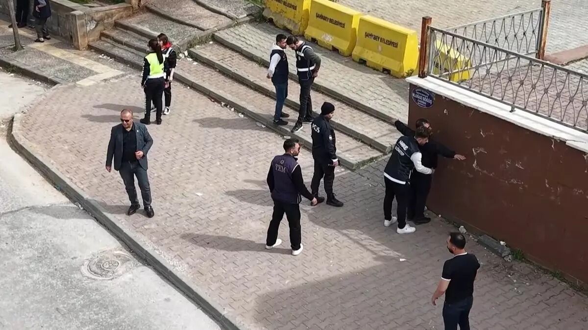 Okullarda Güvenlik Artırıldı Her Okulda 2 Polis (1)