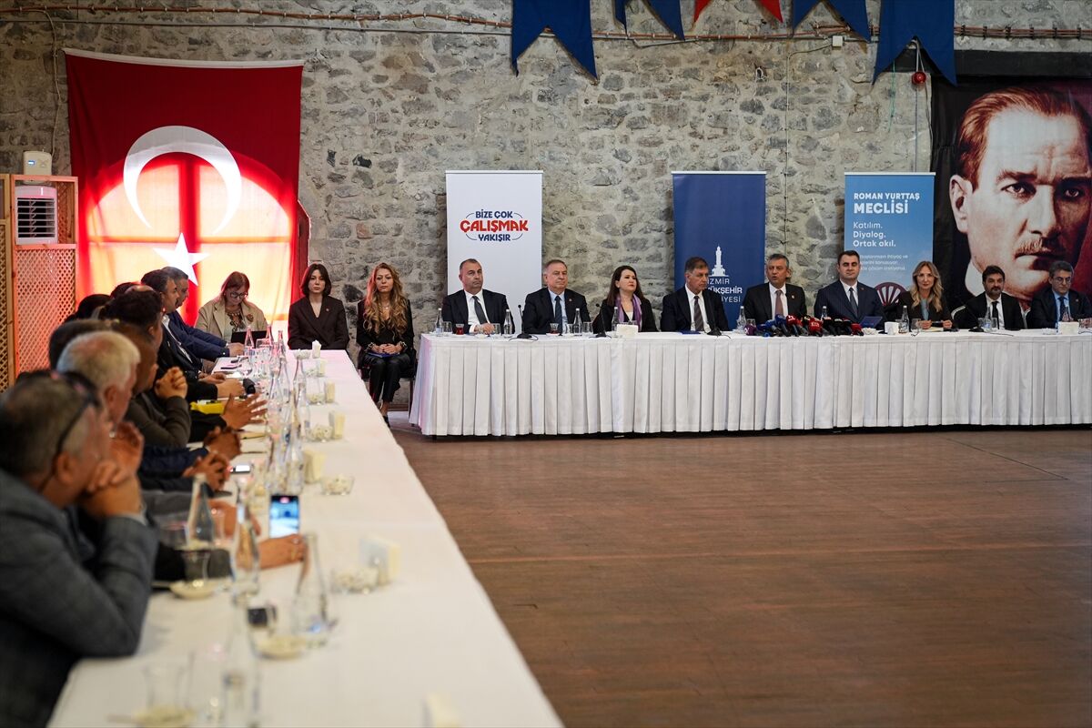 Özel’den İzmir’de Roman 222