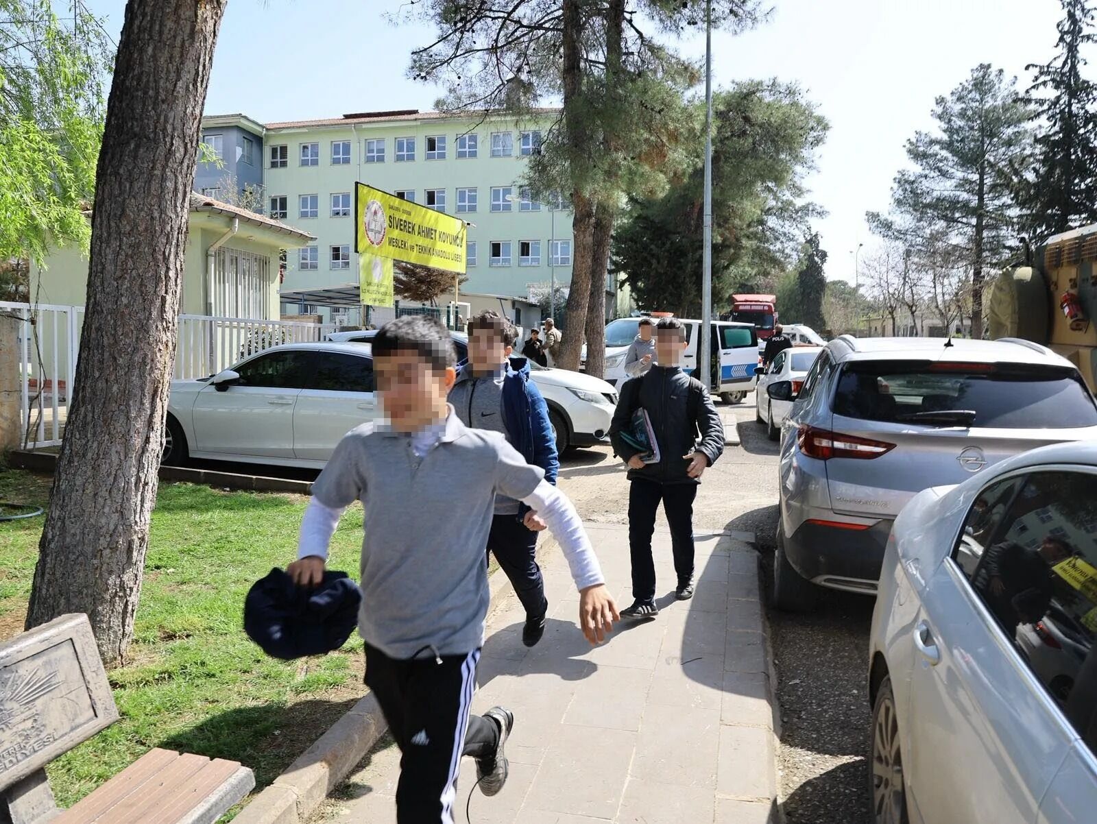 Şanlıurfa'da Lisede Silahlı Saldırı! Yaralılar Var (2)