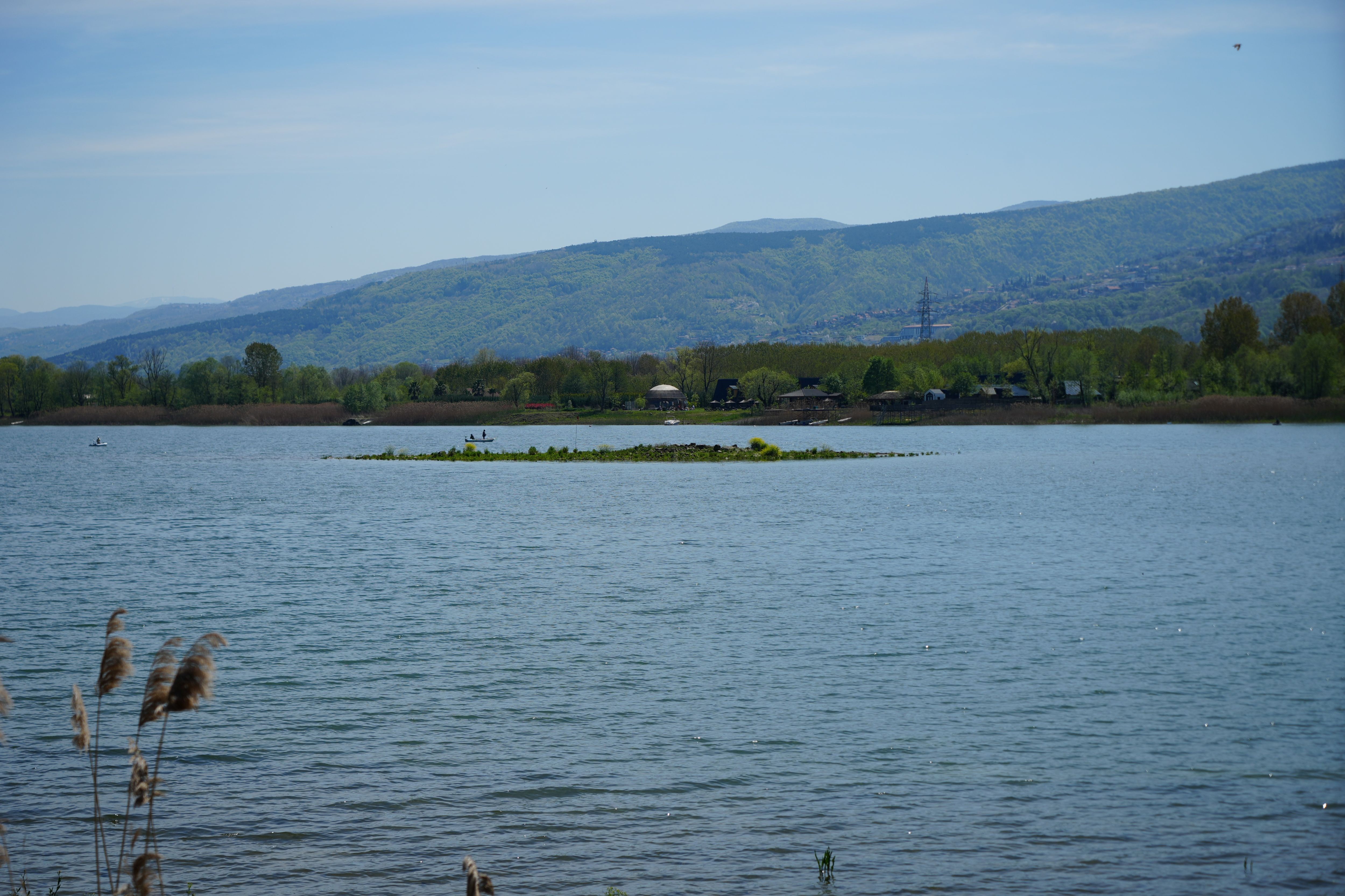 Sapanca Gölü’nde Sular Çekildi, Gizemli Ada Ortaya Çıktı (2)