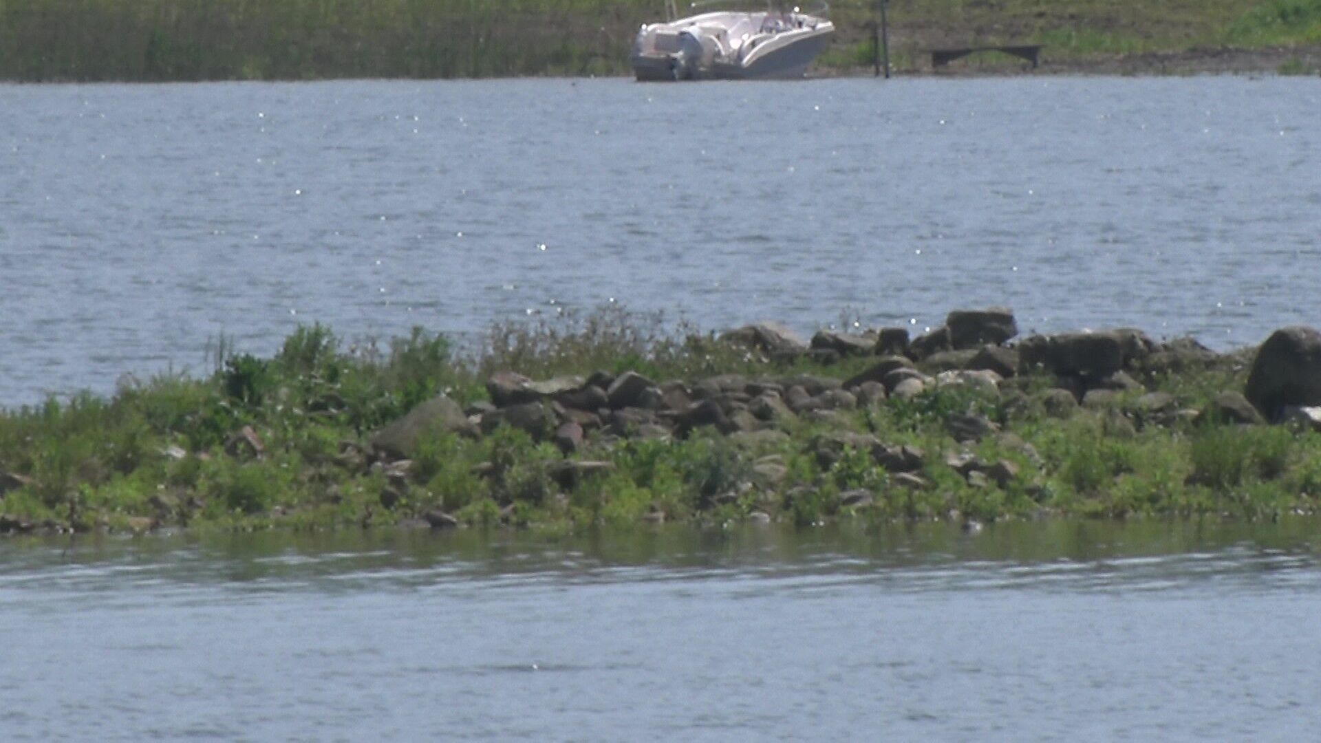 Sapanca Gölü’nde Sular Çekildi, Gizemli Ada Ortaya Çıktı (4)