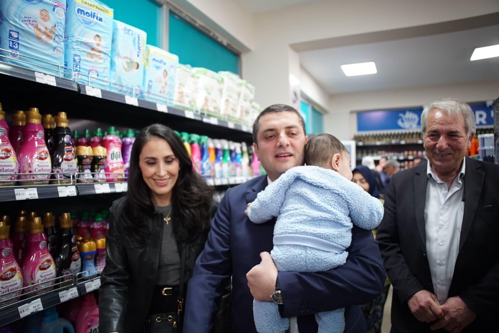 Torbalı’da Ucuz Alışveriş Dönemi Başladı (1)