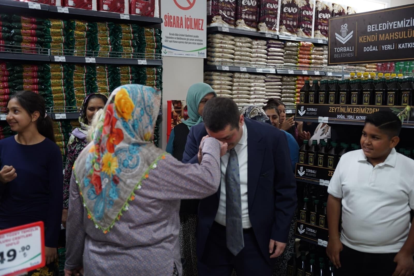 Torbalı’da Ucuz Alışveriş Dönemi Başladı (4)