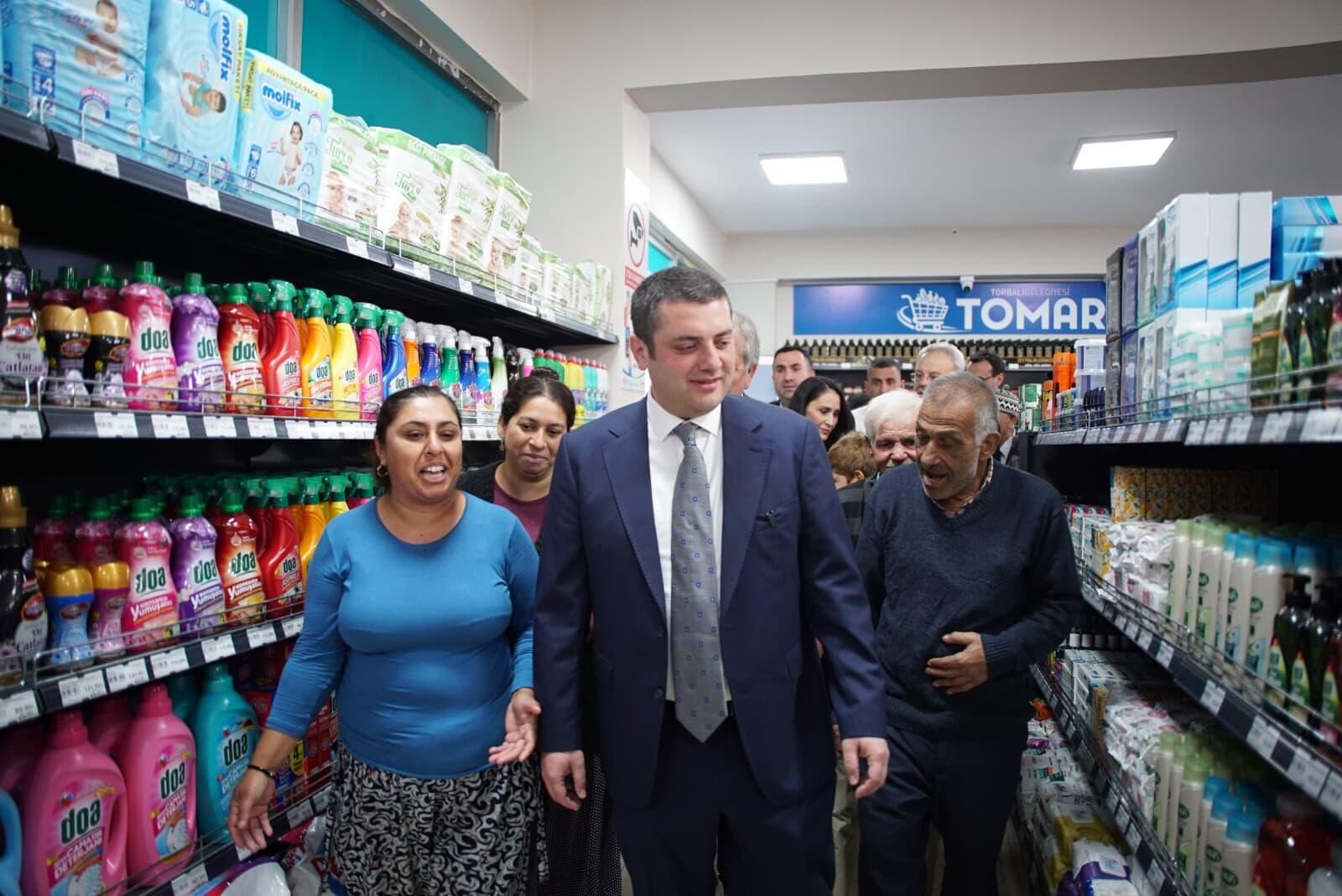 Torbalı’da Ucuz Alışveriş Dönemi Başladı (5)