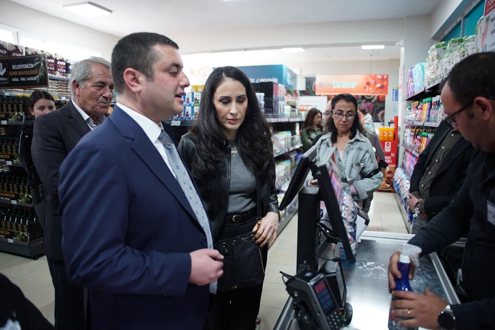 Torbalı’da Ucuz Alışveriş Dönemi Başladı (6)