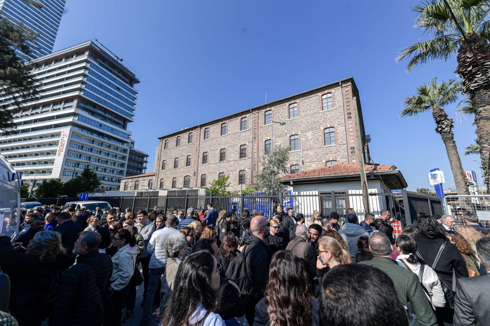 Tugay’dan Sert Tepki 'İzmir’in Tarihine Geçecek Utanç Vakası' (5)