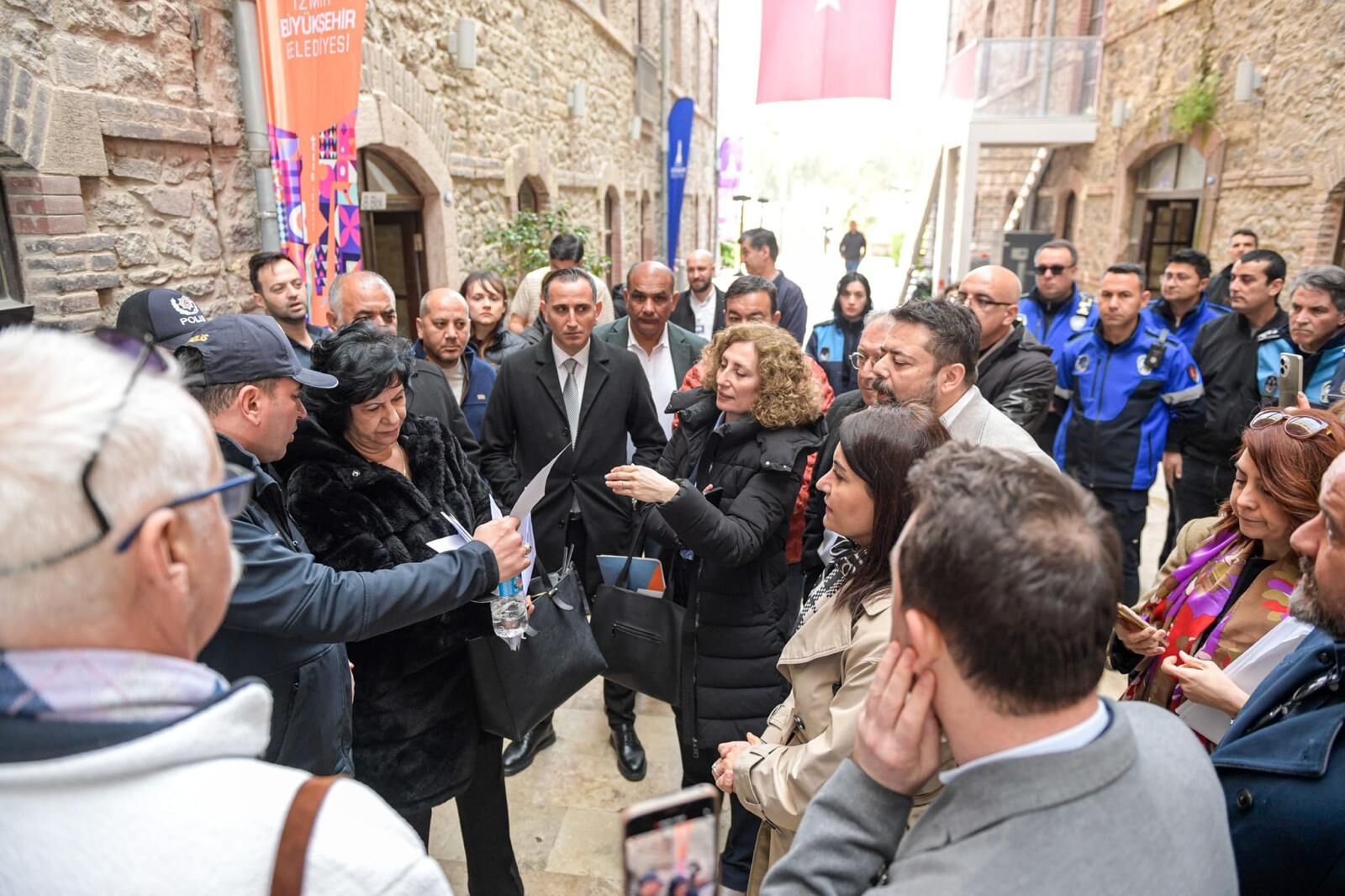 Tugay’dan Sert Tepki 'İzmir’in Tarihine Geçecek Utanç Vakası' (6)