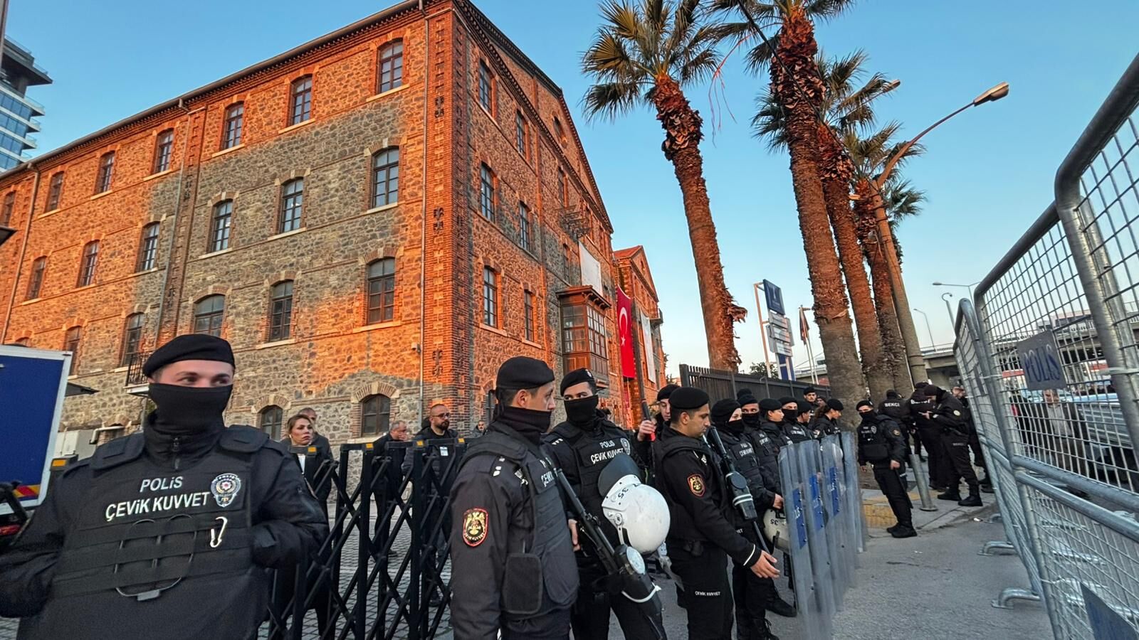 Tugay’dan Sert Tepki 'İzmir’in Tarihine Geçecek Utanç Vakası' (7)