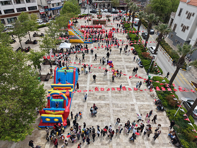 Urla’da 23 Nisan Coşkusu 106. Yıl Gurur Ve Neşeyle Kutlandı (1)