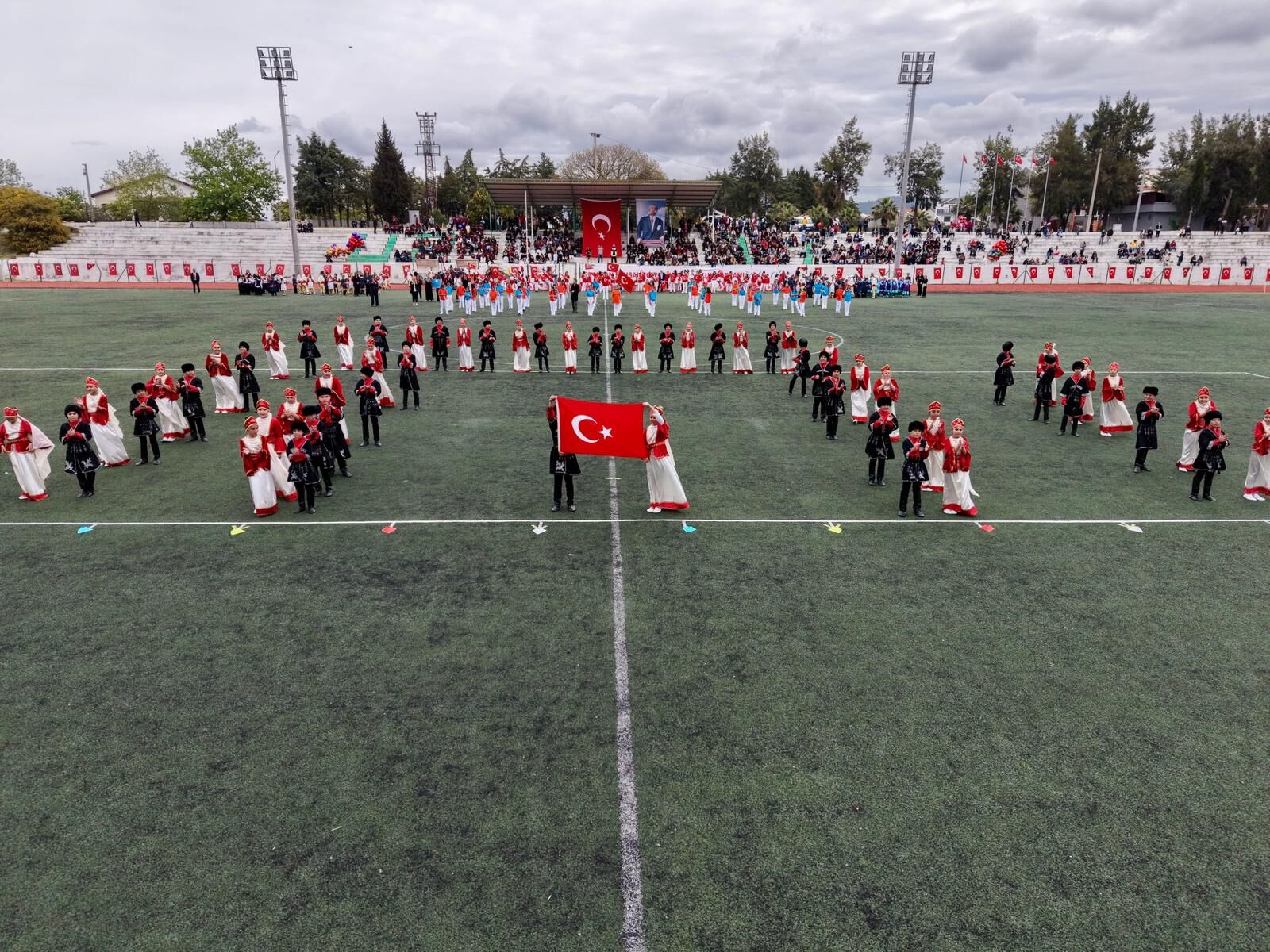 Urla’da 23 Nisan Coşkusu 106. Yıl Gurur Ve Neşeyle Kutlandı (7)