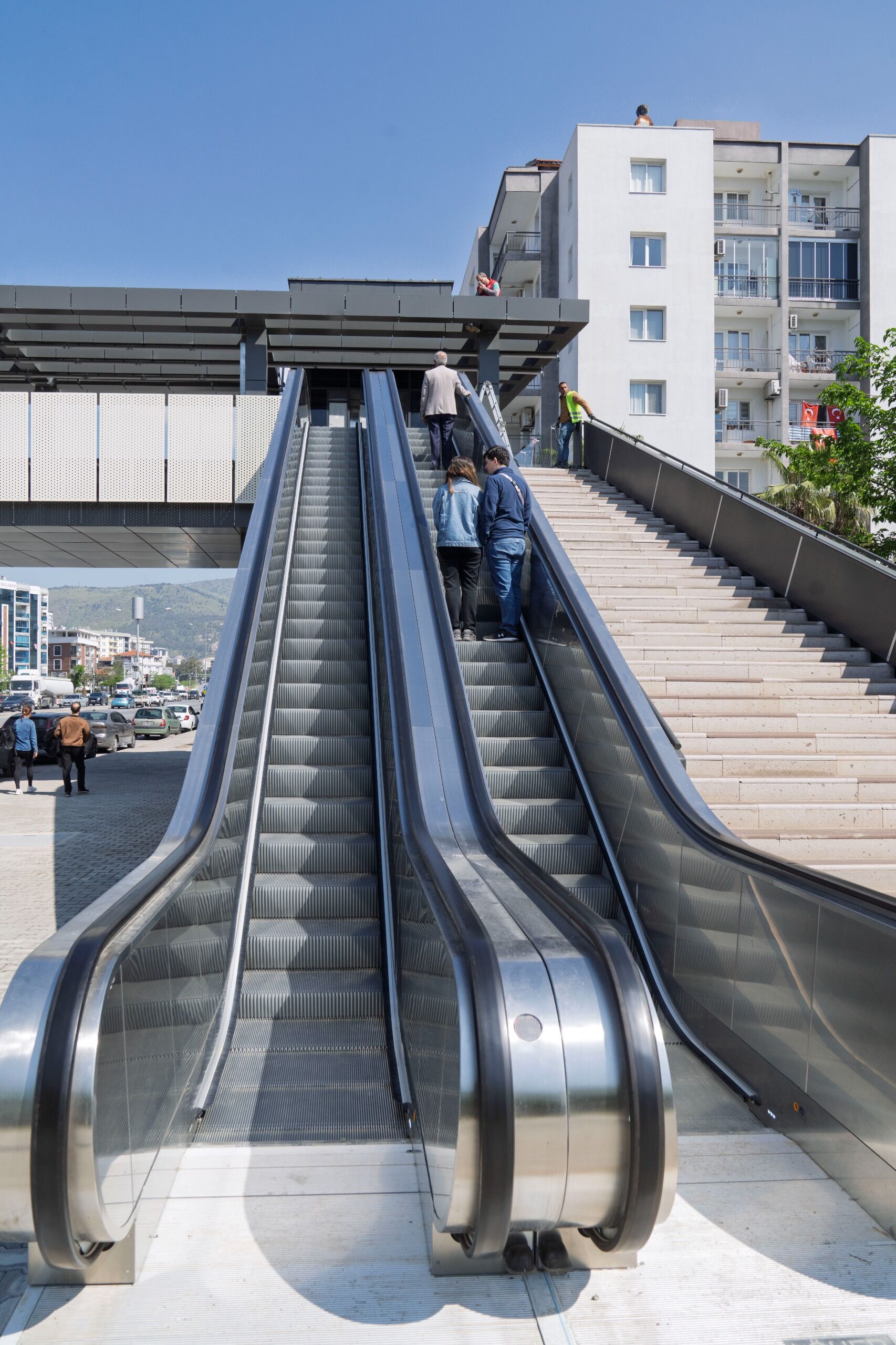 Yeni Girne Yaya Üst Geçidi Karşıyaka Ile Bayraklı’yı Bağladı (2)