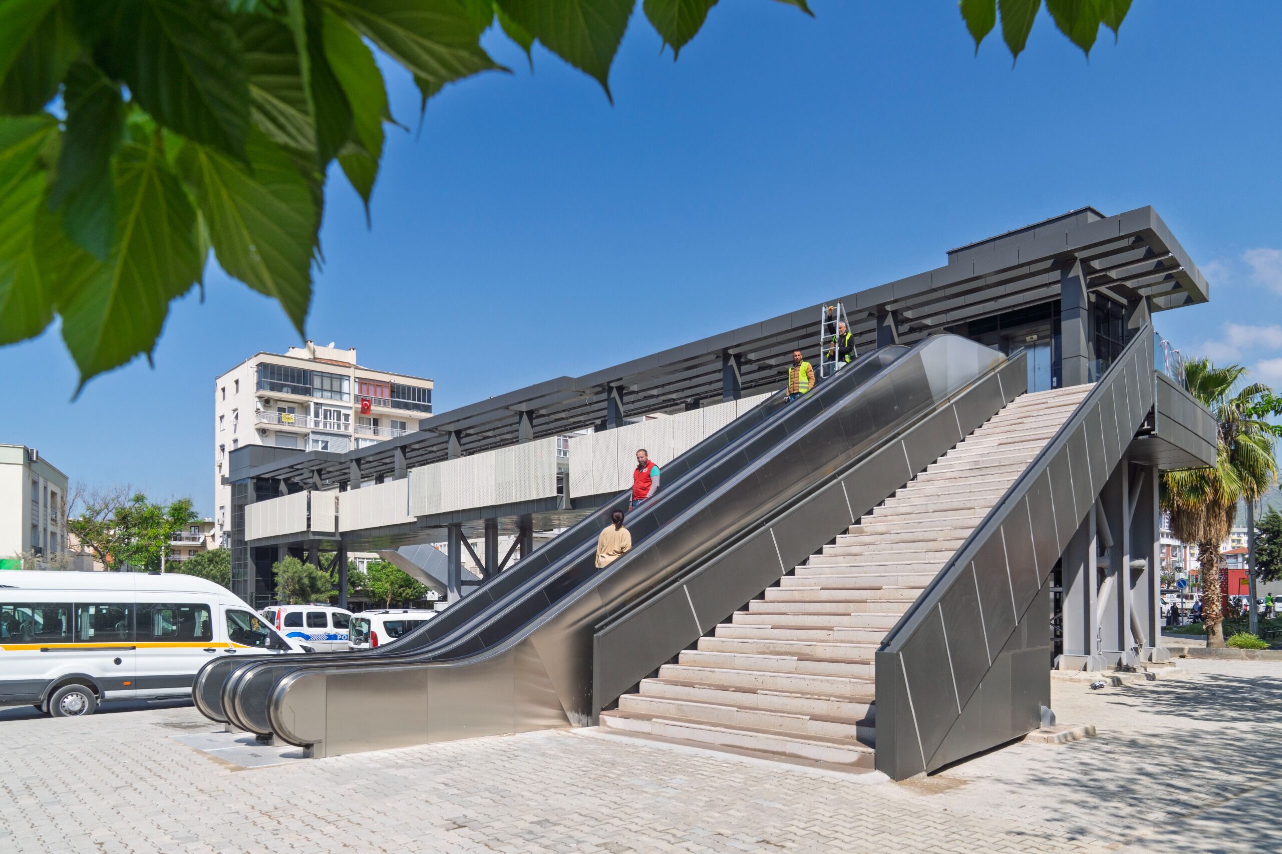 Yeni Girne Yaya Üst Geçidi Karşıyaka Ile Bayraklı’yı Bağladı (4)