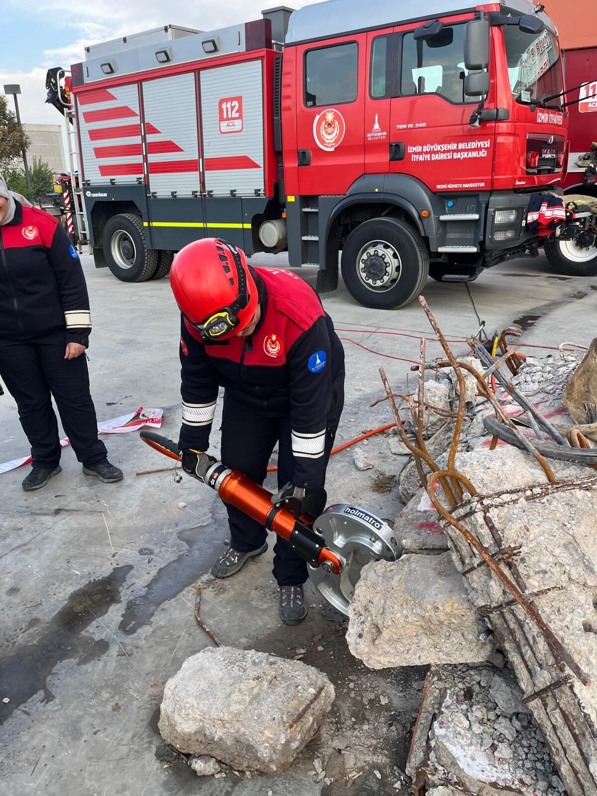 Yangında herkesin, evde oğlunun kahramanı