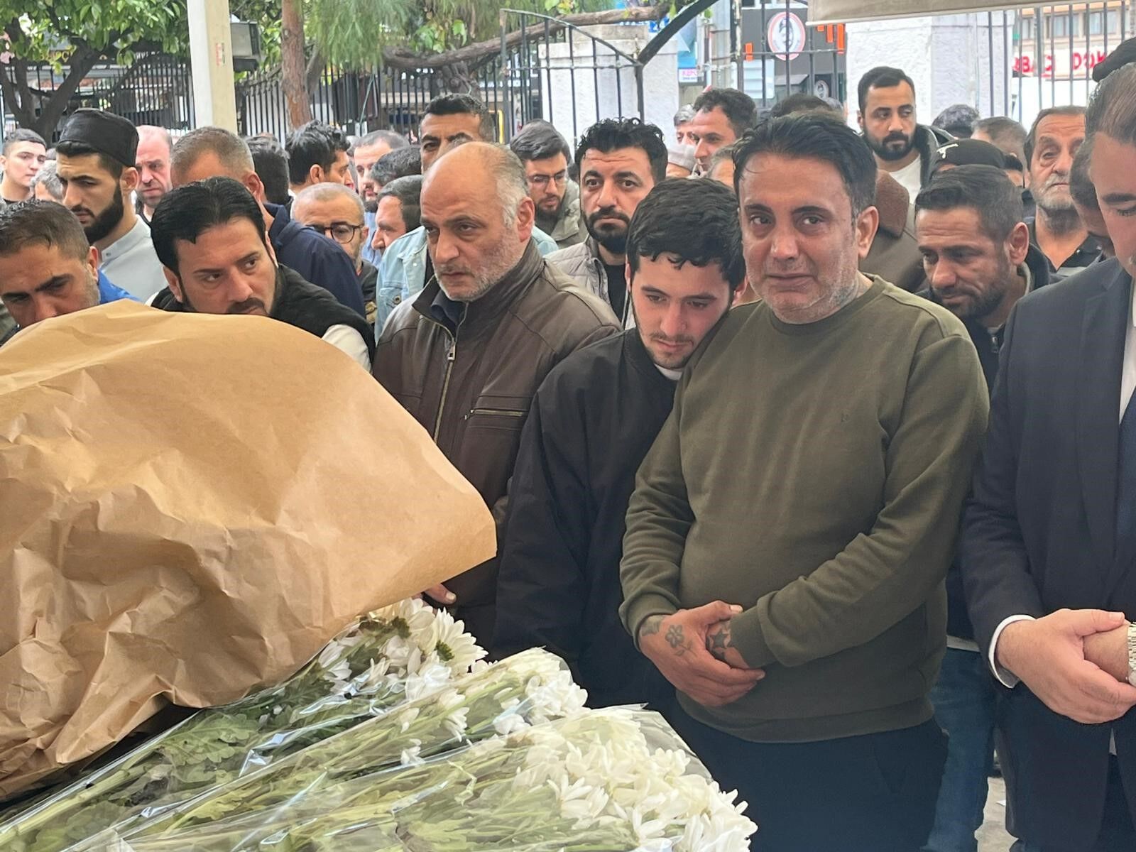 23 Yaşındaki Hatice Öncü Son Yolculuğuna Uğurlandı Tabutuna Gelinlik Örtüldü, Baba Gözyaşlarına Boğuldu (5)