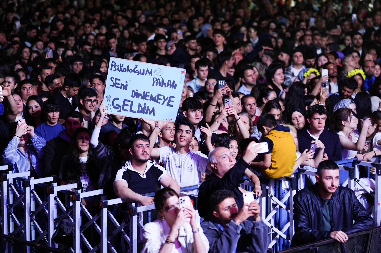 Cumhuriyet Meydanı’nda kibariye coşkusu: Gençlik Festivali’ne damga vurdu