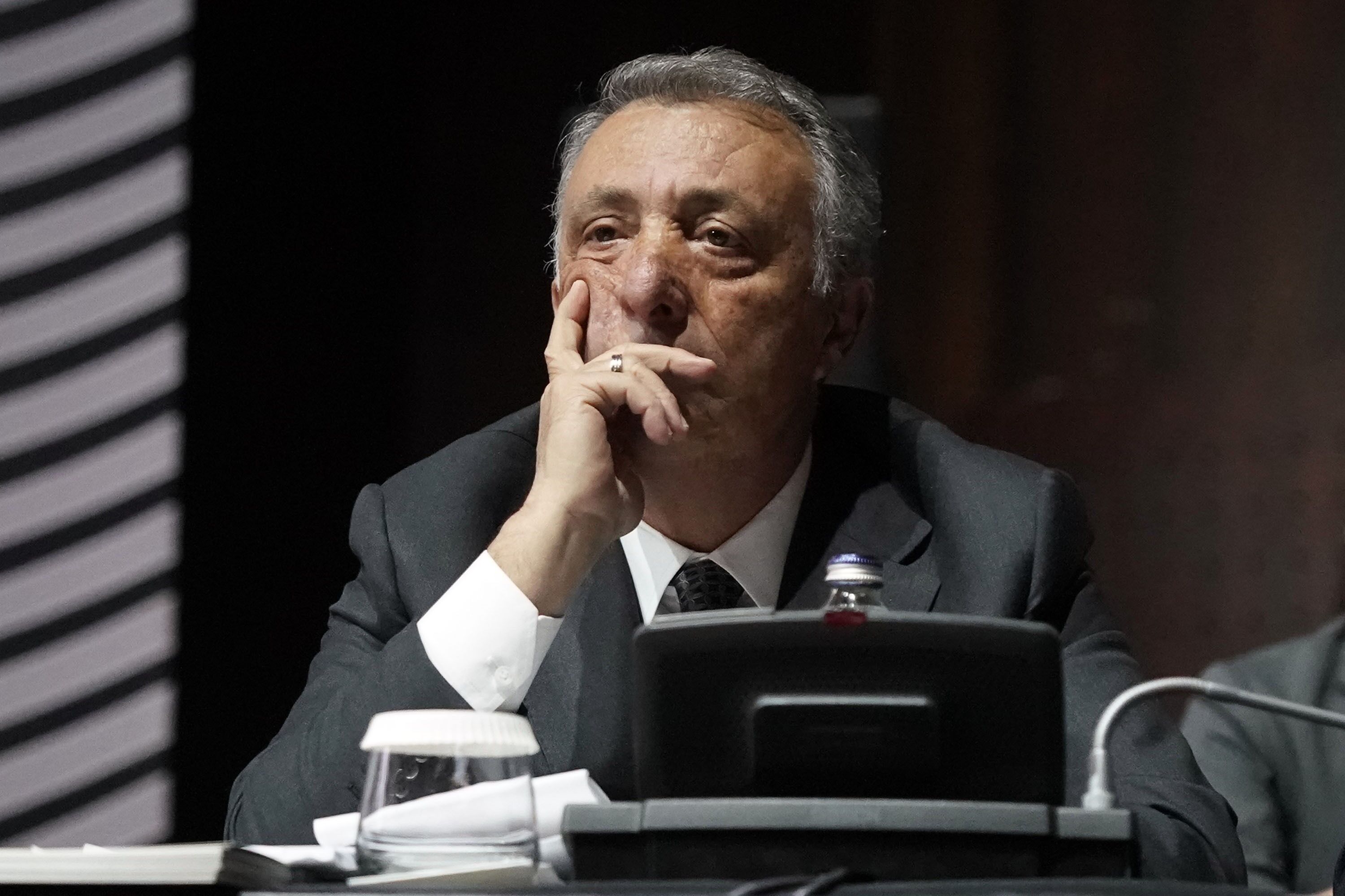 Altay yönetiminin, eski Beşiktaş Başkanı ve iş insanı Ahmet Nur Çebi ile 6 Haziran’da İzmir’de görüşeceği öğrenildi.