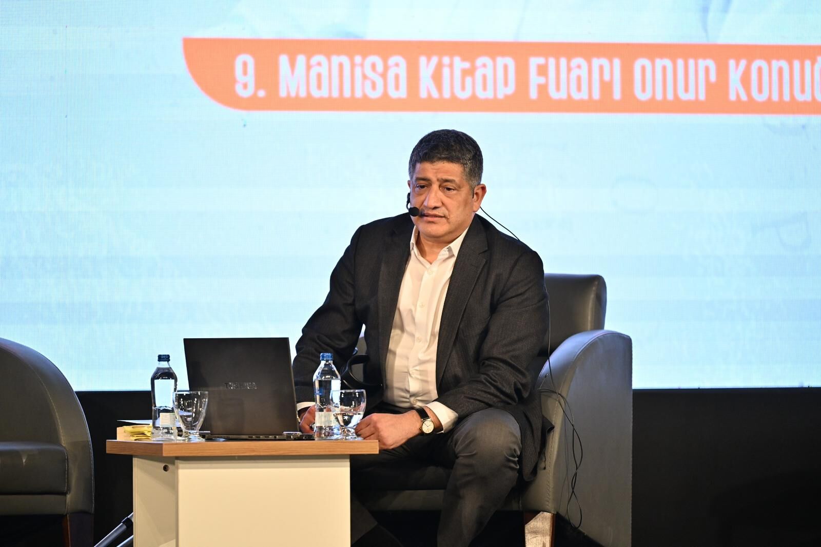 Ataol Behramoğlu Manisalılarla Buluştu (1)