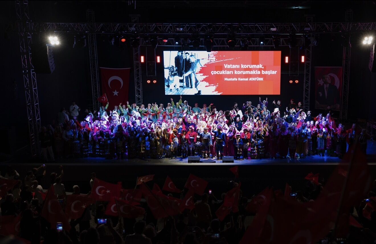 Balçova Belediyesi 19 Mayıs’ı Dans Ve Konserlerle Kutladı
