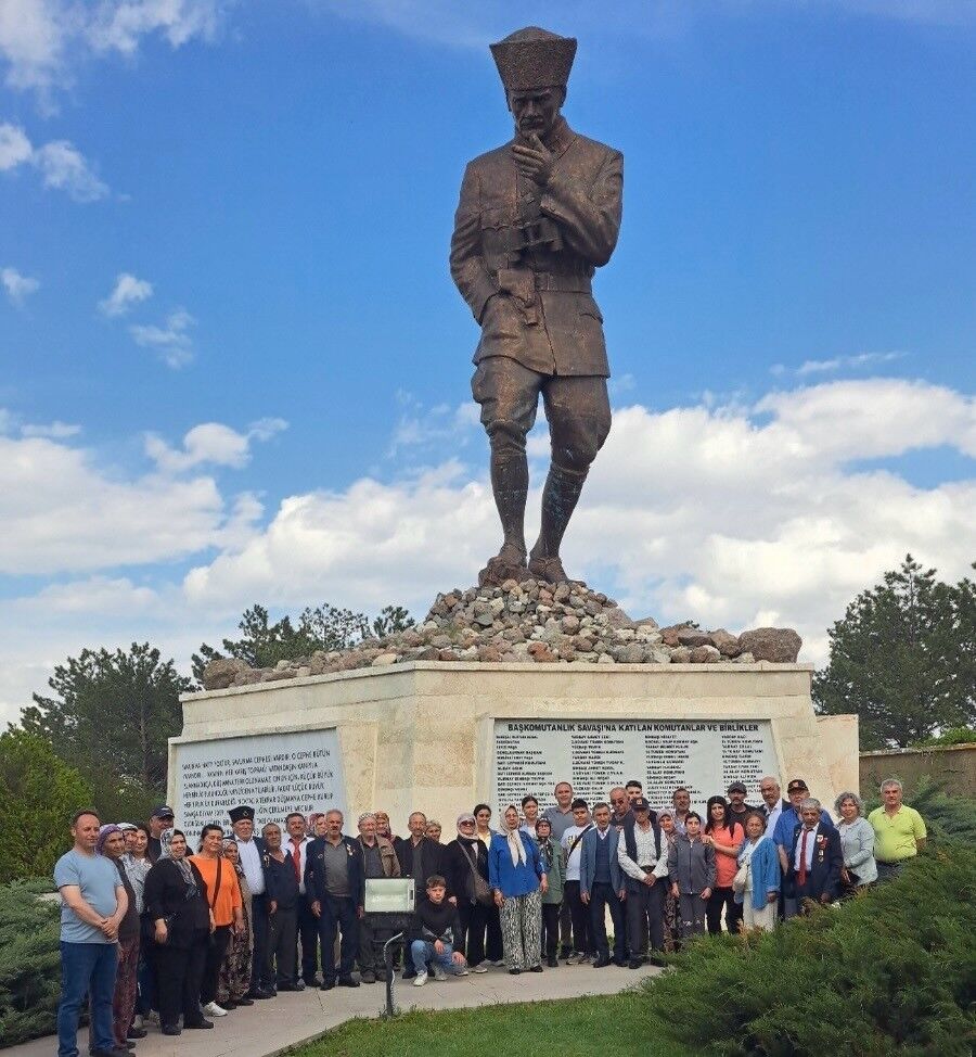 Bayındır Kaymakamlığı Tarafından, Kahraman Gaziler Ve Ailelerine Yönelik Afyonkarahisar’a Kültür Gezisi Düzenlendi. (3)