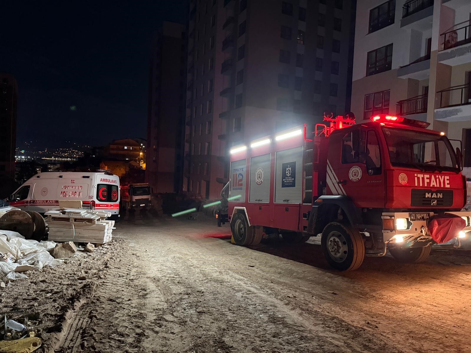 Bayram Izninde Çıkan Zanlı 3 Kişiyi Bıçakladı Termal Dronlu Gece Aramasıyla Yakalandı (5)